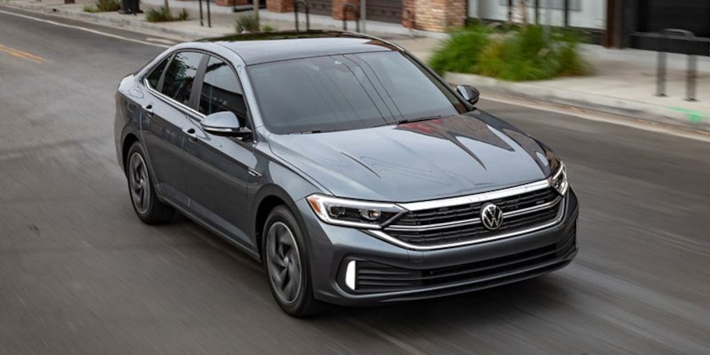 Volkswagen-Jetta.jpg Volkswagen Jetta driving down the road
