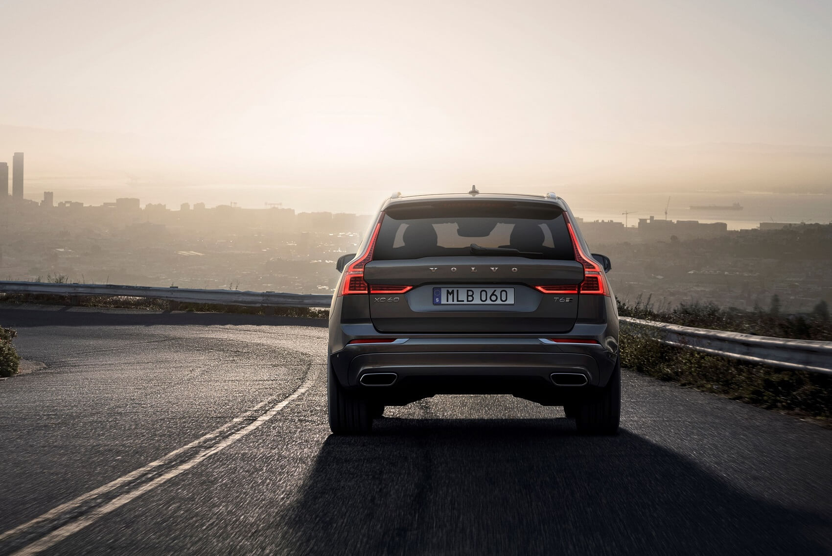 Volvo XC60 Driving