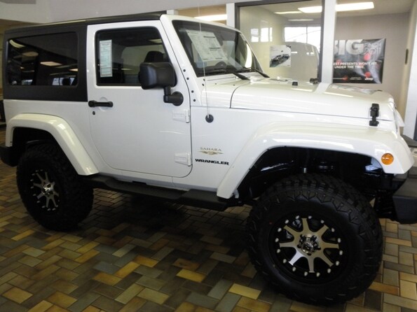  whiteLiftedJeep.JPG