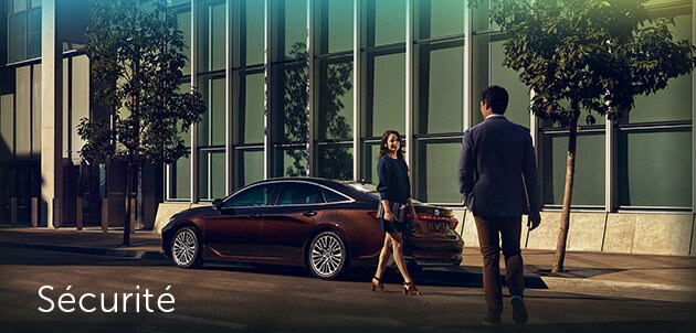 St-Hubert Toyota Avalon 2019 Securite.jpg