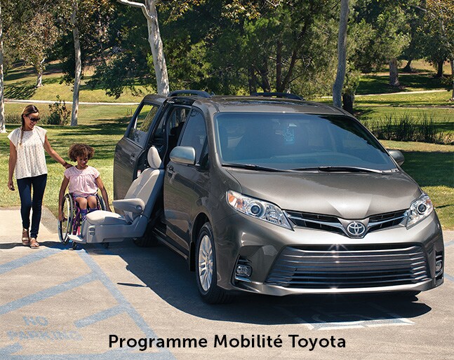 St-Hubert Toyota Sienna 2019 Mobilite.jpg