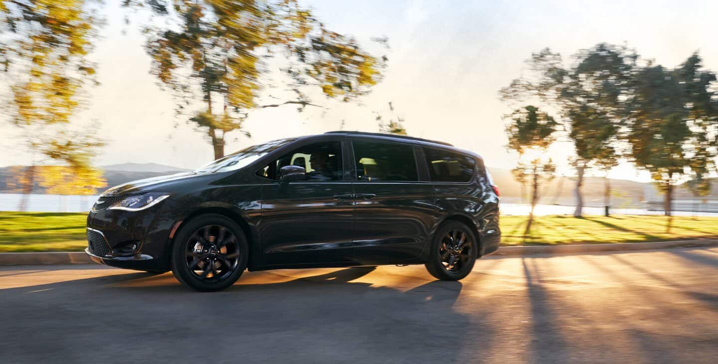 2019 chrysler pacifica - S appearance package.jpg