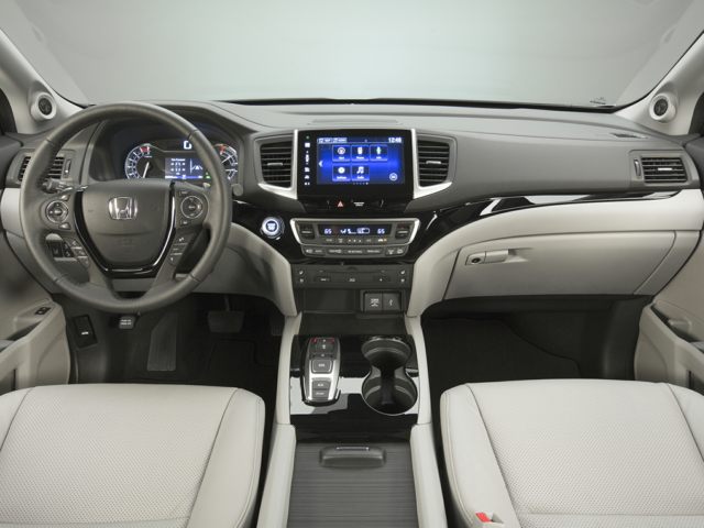 2018 Honda Pilot interior front.jpg