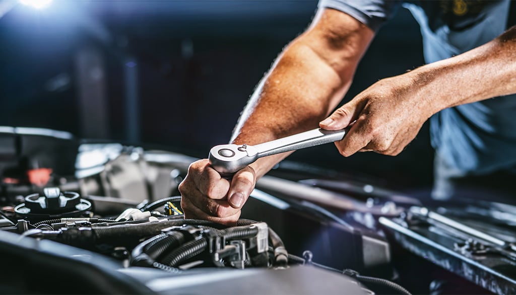 engine_maintenance.jpg