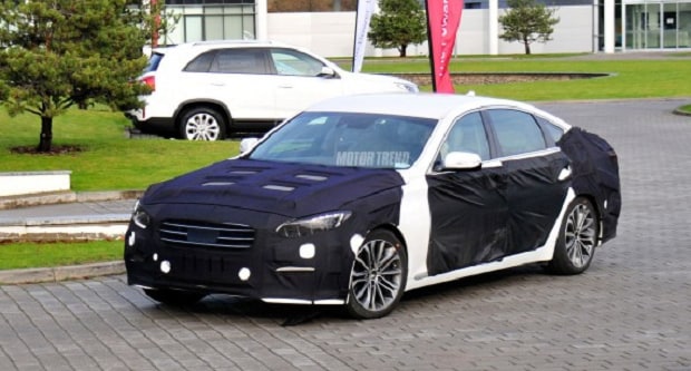 2014 Hyundai Genesis Spy Shots.png