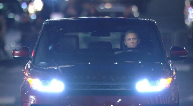 daniel craig land rover shot.png