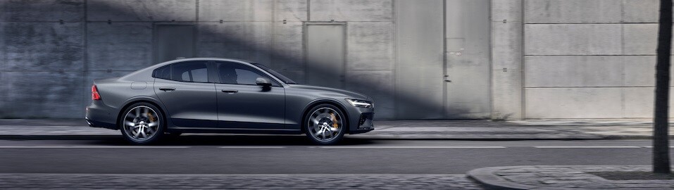 2019-Volvo-S60-Momentum-T8-Sedan-L01.jpeg