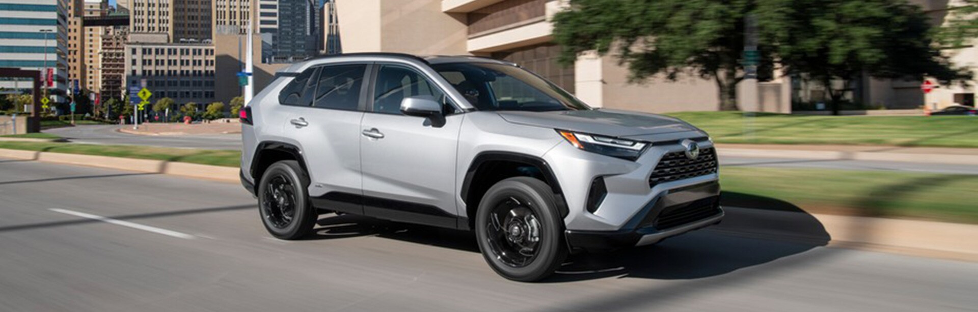 Pros and Cons of Owning Toyota Hybrid Cars in Chicago, IL