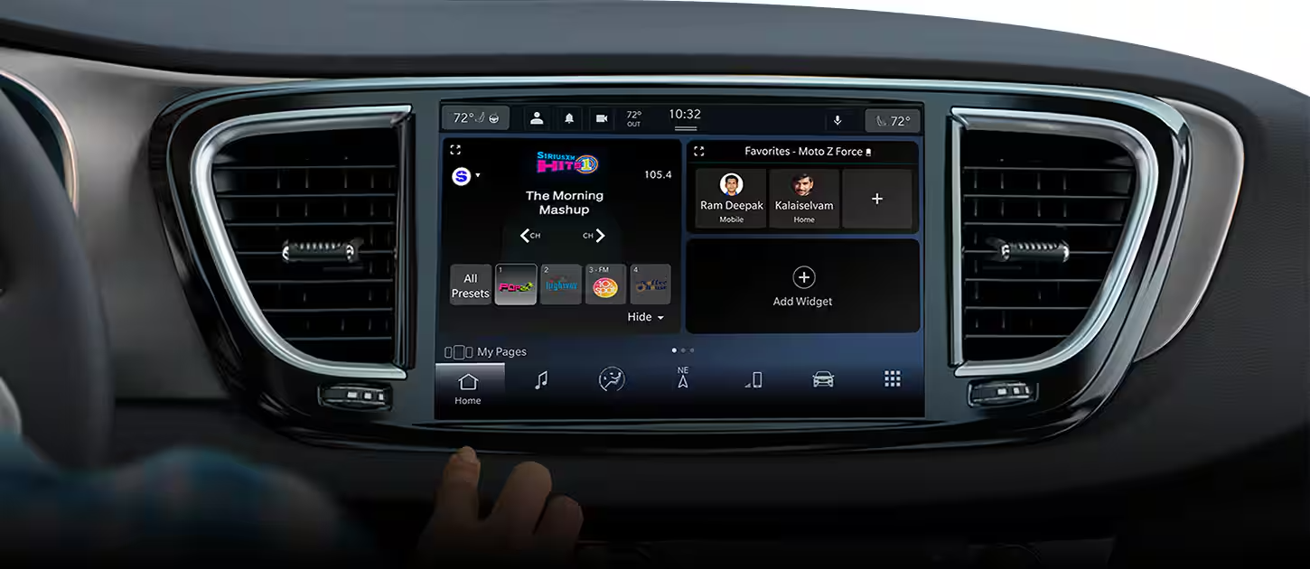 2025 Chrysler Voyager LX Infotainment