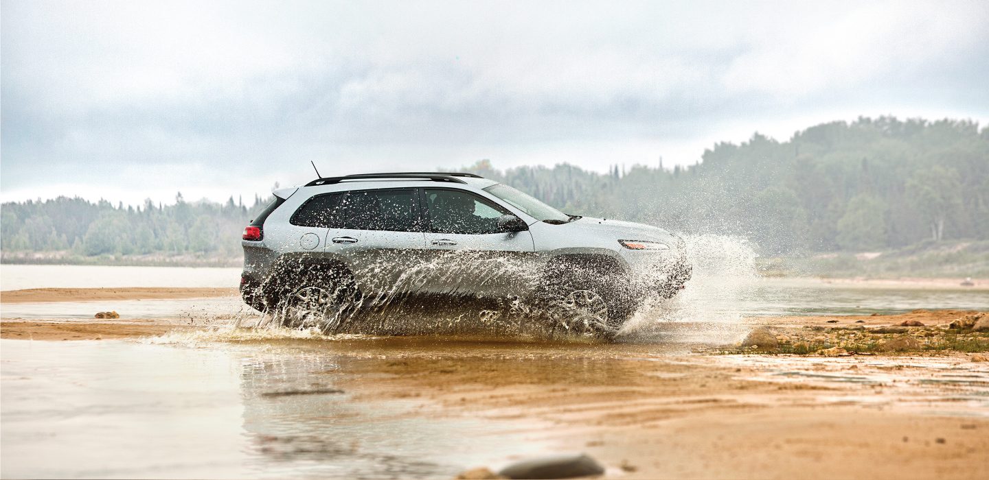 2017-Jeep-Cherokee-Gallery-Capability-Trailhawk-Billet-Silver-Water.jpg.image.1440.jpg