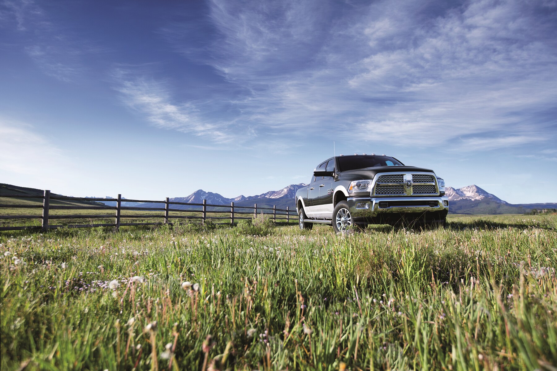 2016-Ram-on-the-range-with-mountains.png