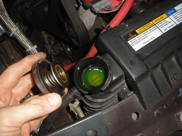 Vehicle engine coolant reservoir and level markings