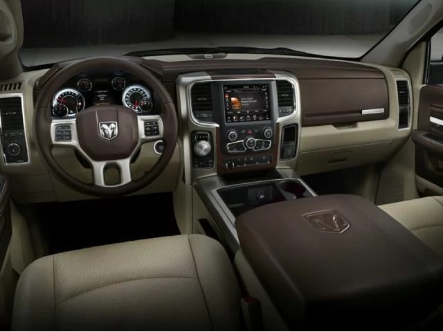 2018-Ram-1500-Interior.png