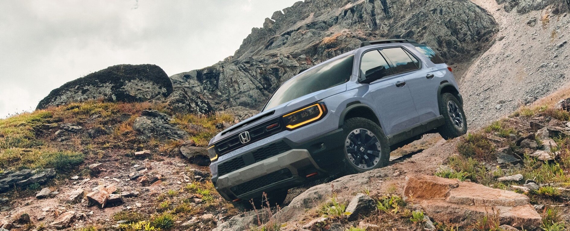 2026 Honda Passport driving down a steep, rocky hill 2026 Honda Passport driving down a steep, rocky hill