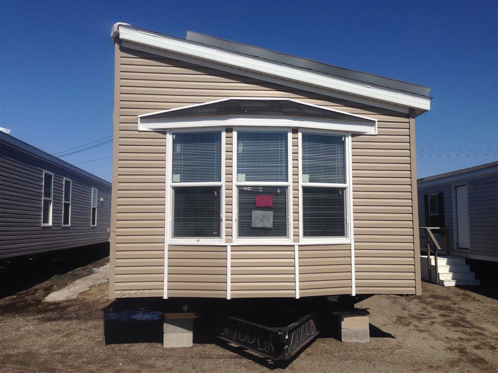 Used 2015 Fairmont Homes 28X40 For Sale GUELPH ON
