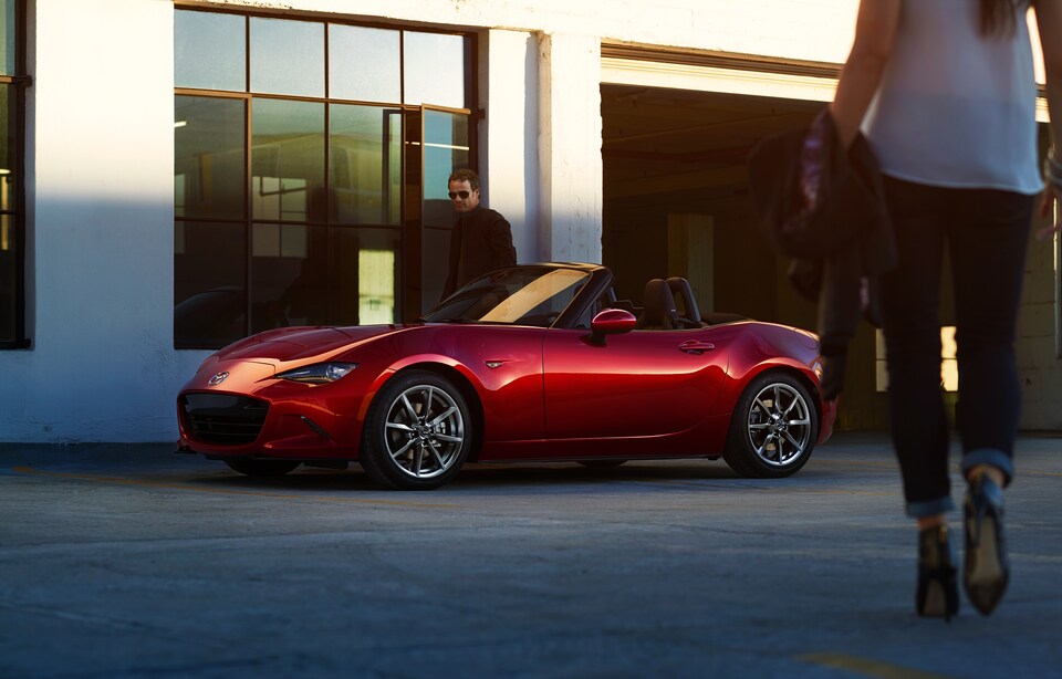 2018-Mazda-MX5Miata-GrandTouring-Convertible-L01.png