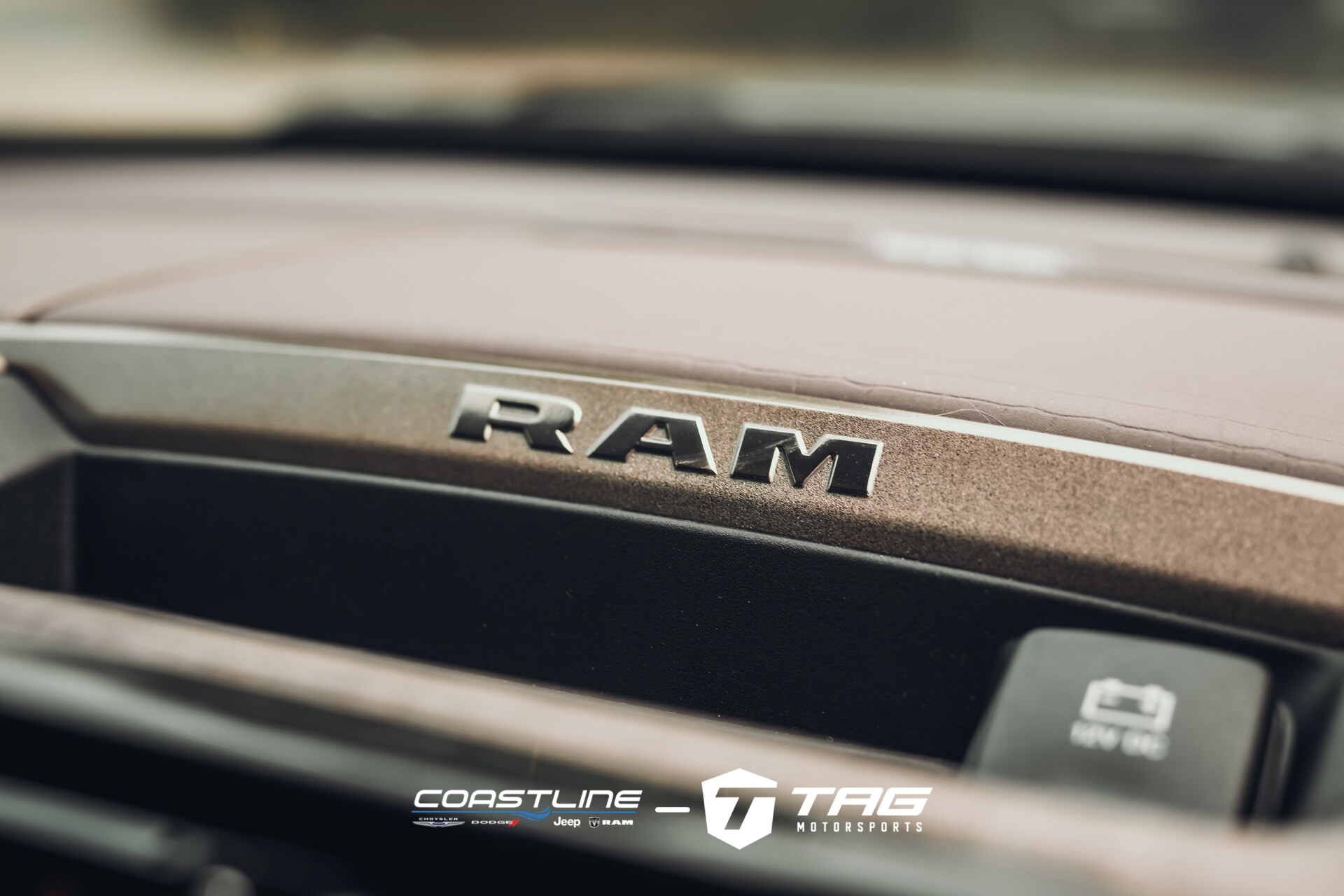 20R0420_Ram_1500_Silver_with_TAG_Package_(Interior_Nice)Website-30.jpg