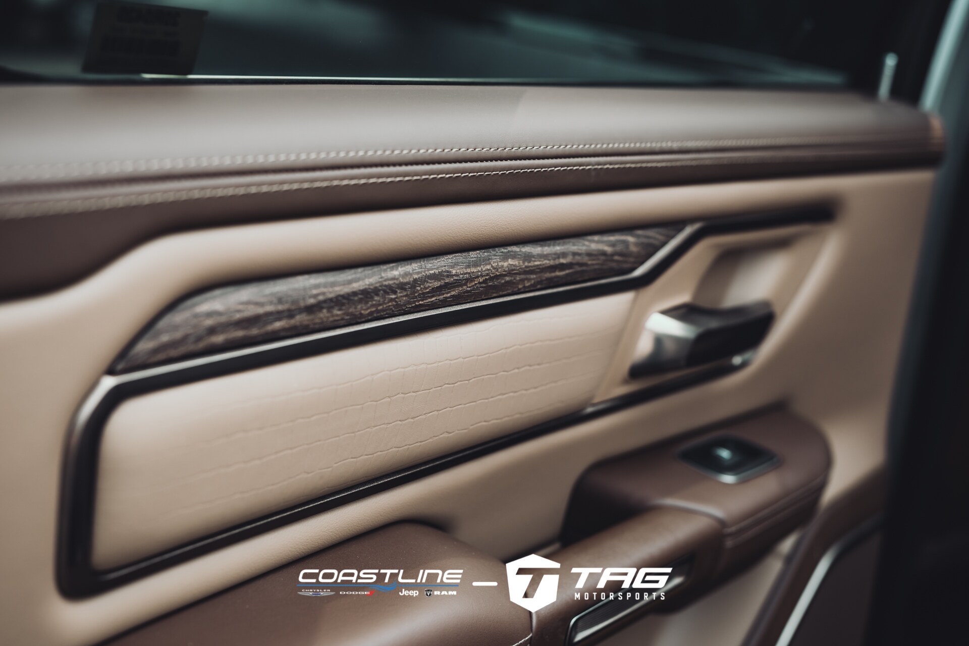 20R0420_Ram_1500_Silver_with_TAG_Package_(Interior_Nice)Website-13.jpg