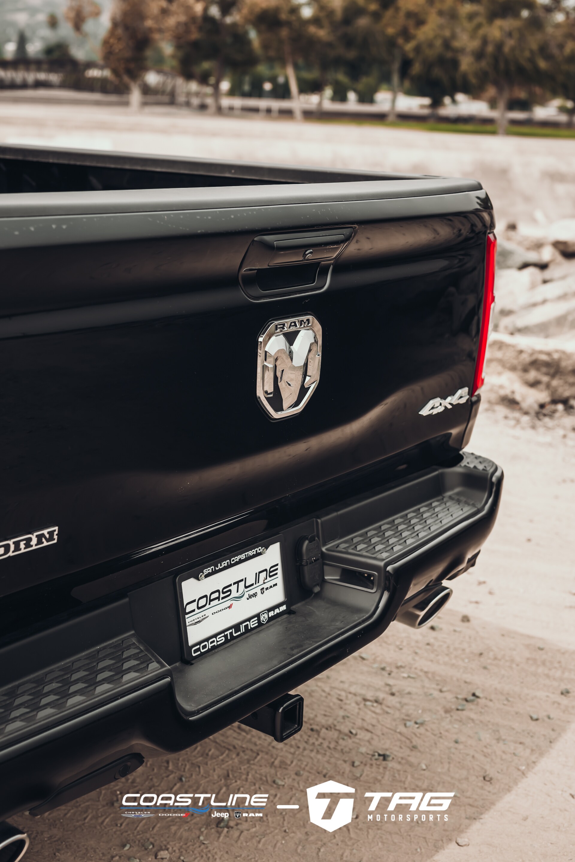 20R0132_Ram_1500_Black_with_TAG_Package_IG-15.jpg
