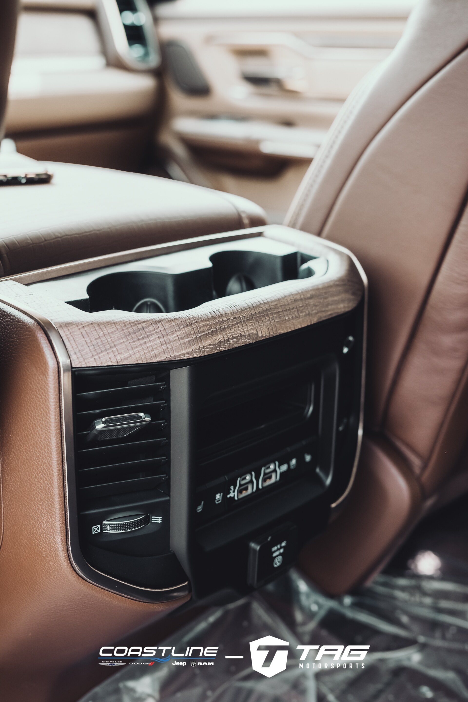 20R0420_Ram_1500_Silver_with_TAG_Package_(Interior_Nice)Website-12.jpg