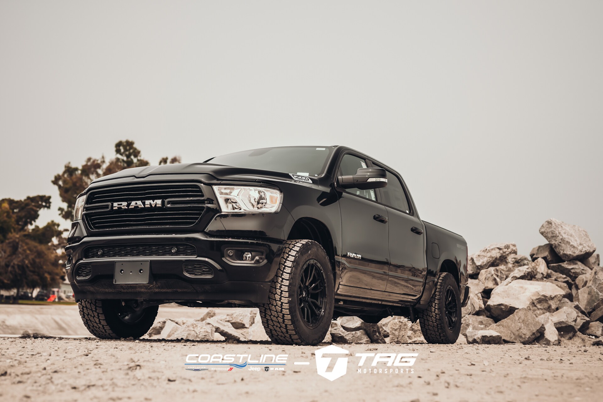 20R0132_Ram_1500_Black_with_TAG_Package_IG-25.jpg