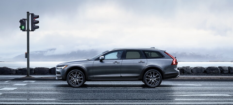 2020 Volvo V90 Cross Country Hatchback Near Sarasota