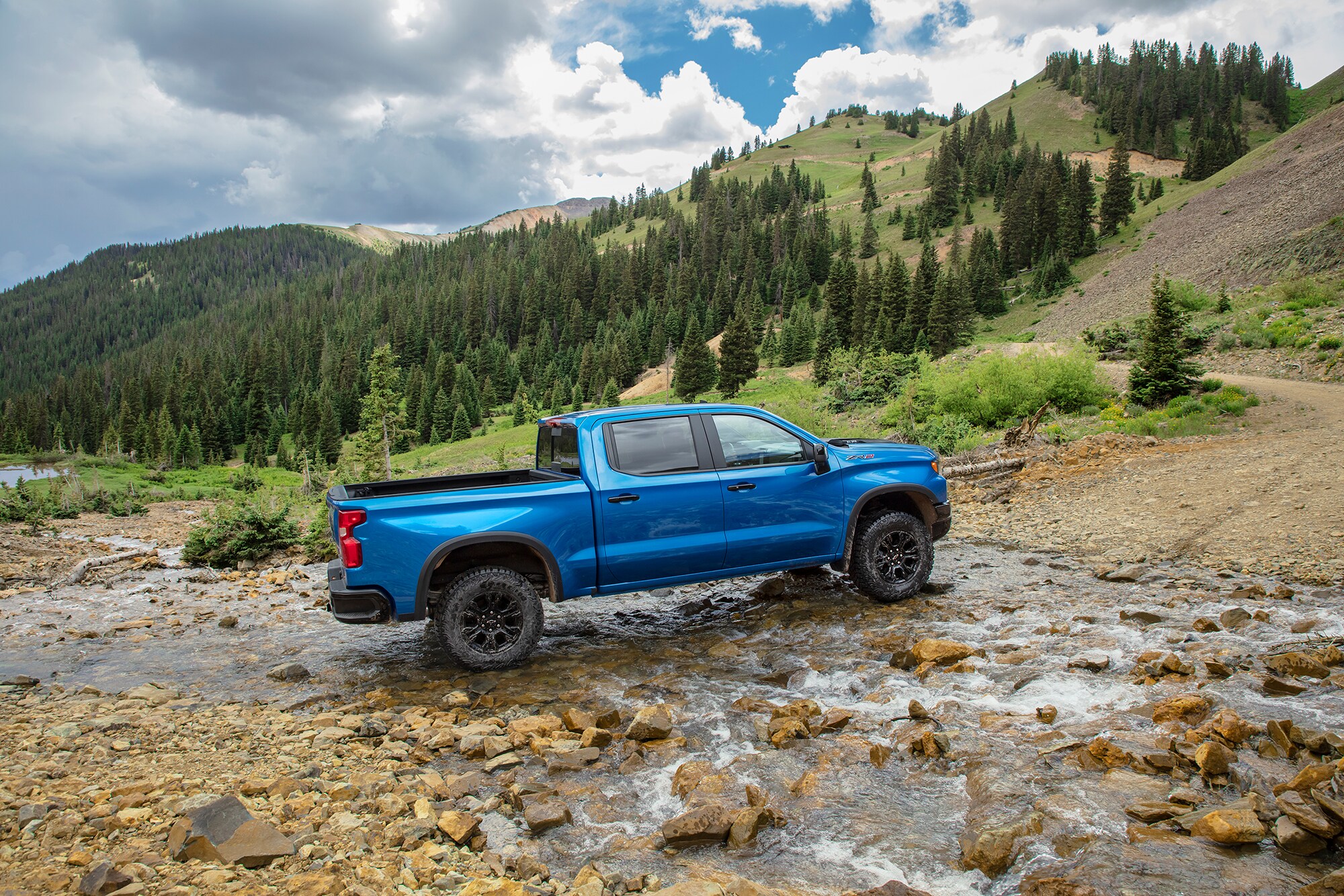 2022-Chevrolet-Silverado1500-ZR2-CrewCab-Truck-L04.png