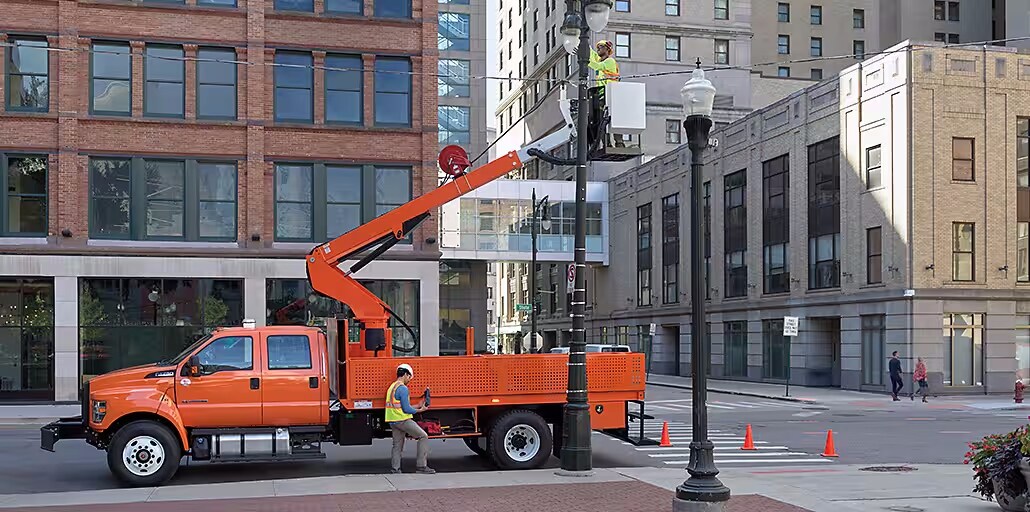 medium-duty-option-bucket-lift.jpg