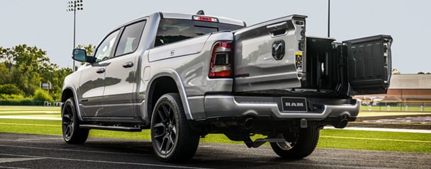 MULTIFUNCTION TAILGATE