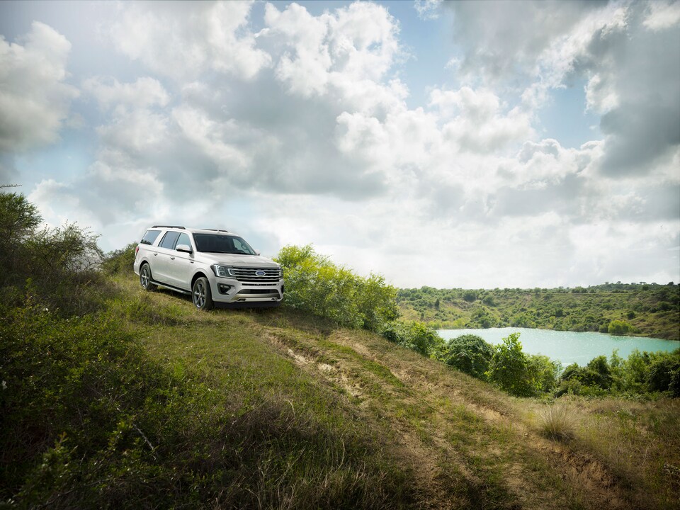 2021-Ford-Expedition-XLT-SUV-L01.jpeg