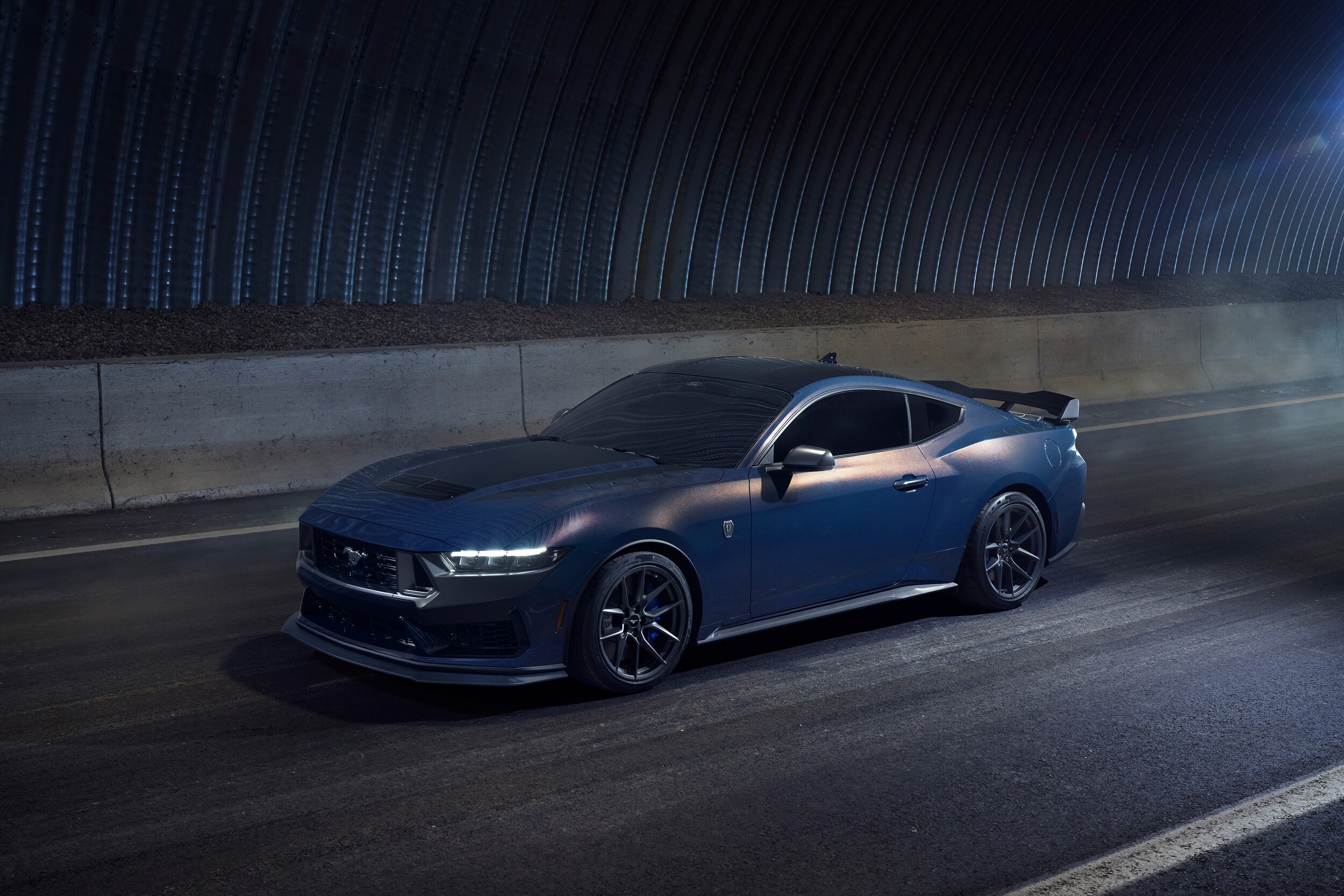 2024-Ford-Mustang-DarkHorse-Coupe-L01.jpg