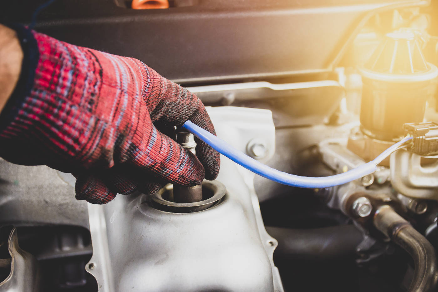 Mechanic testing the Oxygen Sensor