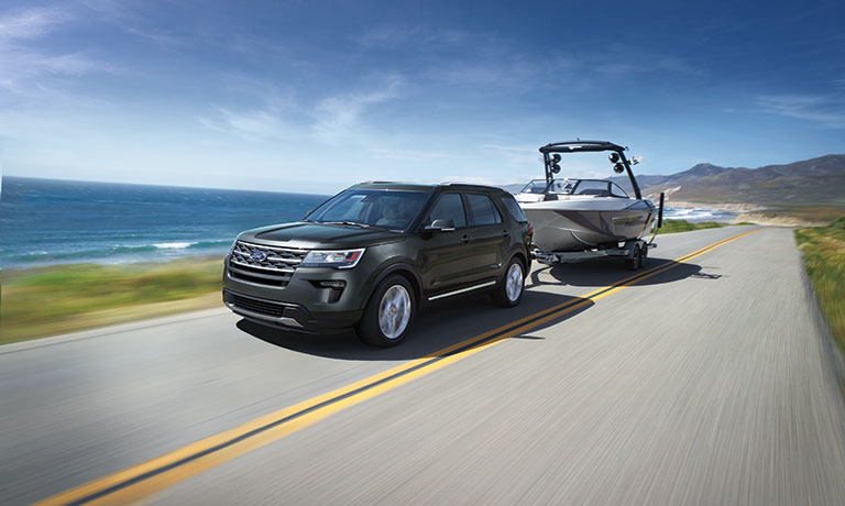 2019 Ford Explorer xlt 2019 Ford Explorer xlt towing boat by water