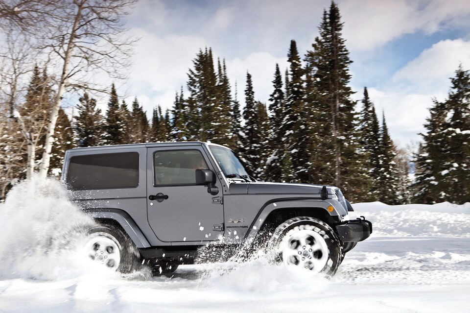 2018-Jeep-Wrangler-Sahara-SUV-L01.png