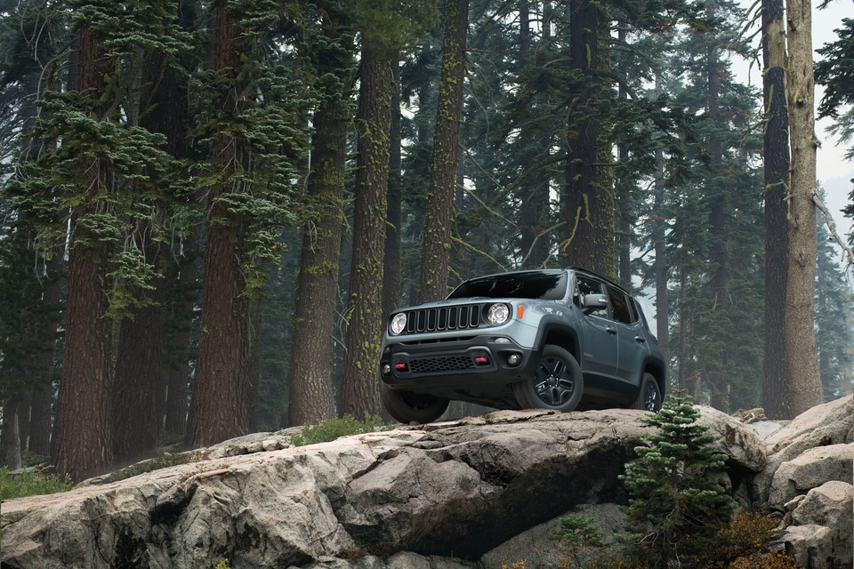 2018-Jeep-Renegade-Trailhawk-SUV-L04.png