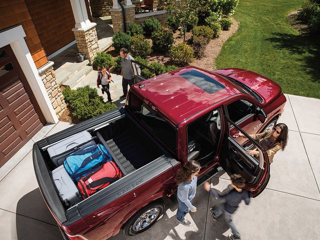 2019 RAM 1500 Classic Laramie Crew Cab RAM Box | Springfield, MO