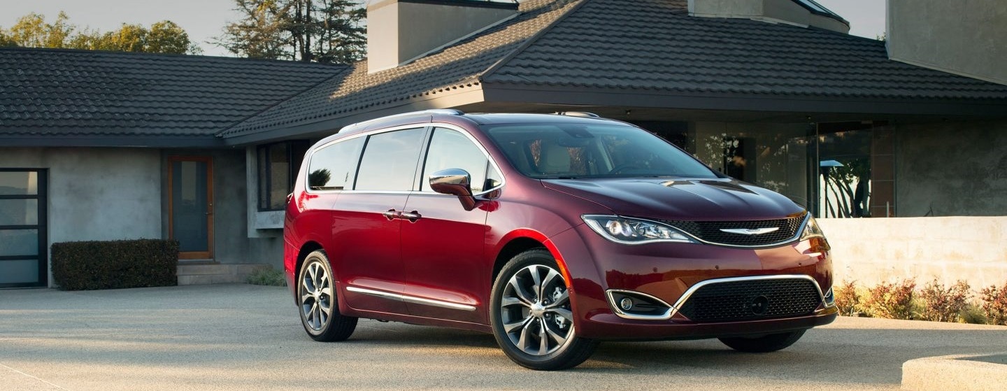 2018-chrysler-pacifica-gallery-exterior-11.jpg.image.1440 CROP.jpg