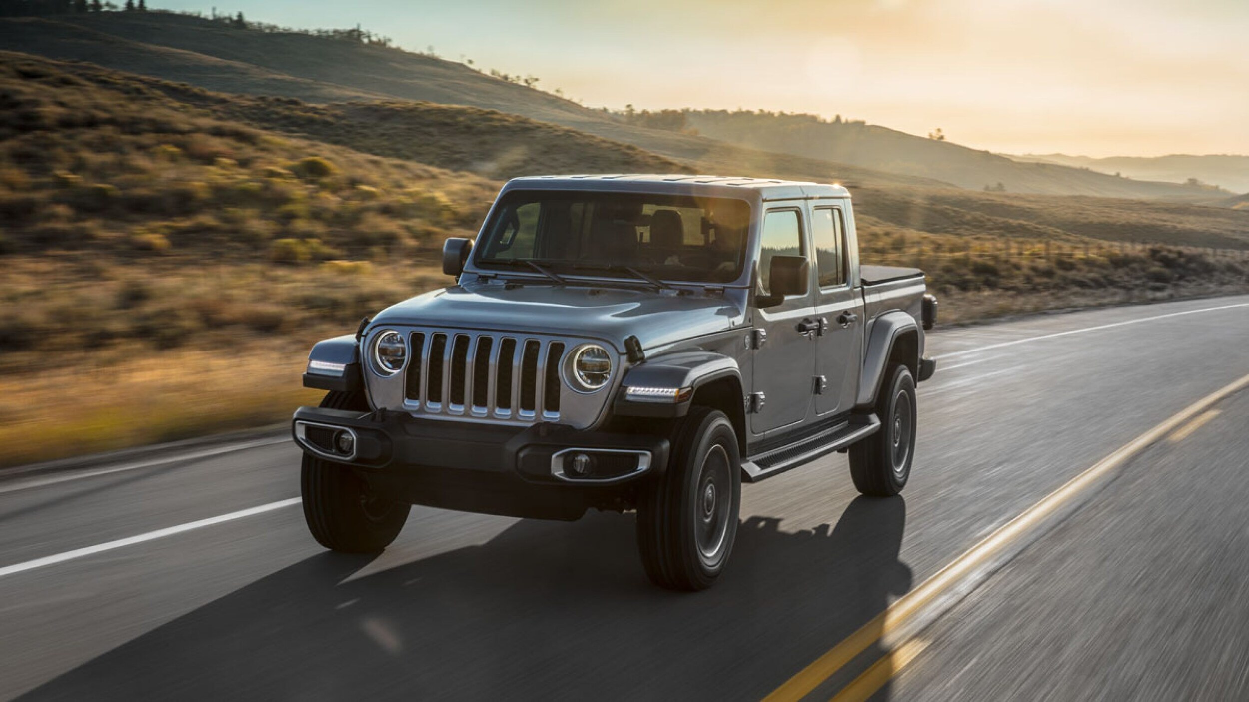 2020-Jeep-Gladiator-Gallery-Exterior-Driving-Overland-Highway.jpg.image.2880 (1).jpg