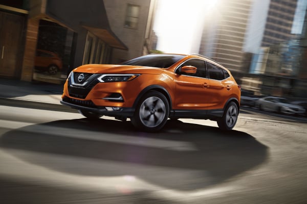2020-Nissan-RogueSport-SL-SUV-L01 (3).jpg New Nissan Rogue on a city street