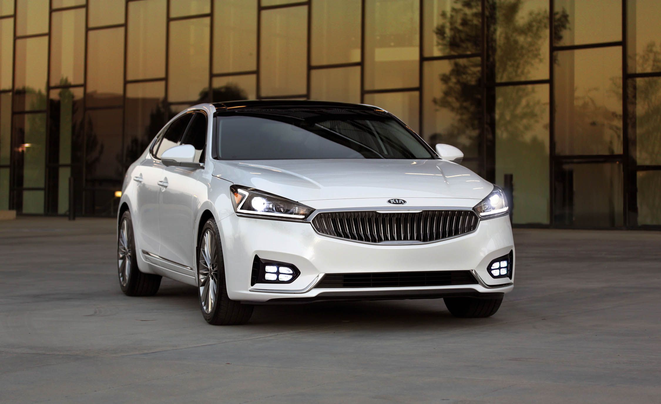 2019 Kia Cadenza Luxury Sedan 2019 Kia Cadenza Luxury Car