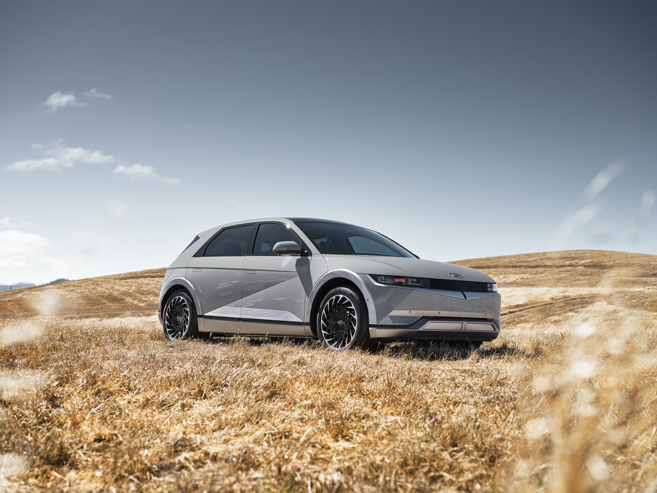2022-Hyundai-IONIQ5-Limited-SUV-L22.jpeg