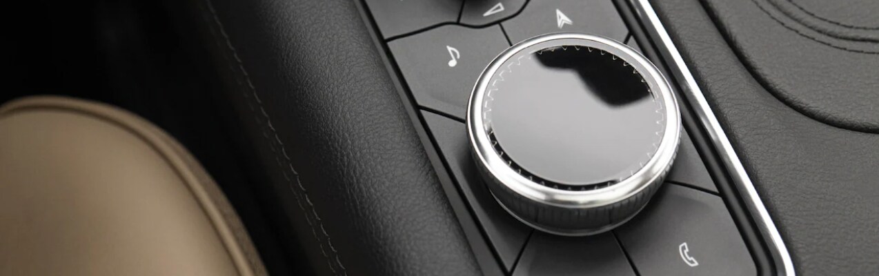 2021 XT6 Driving Controls