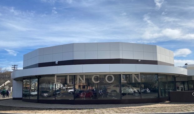 Crest Lincoln Exterior nice shot.jpg