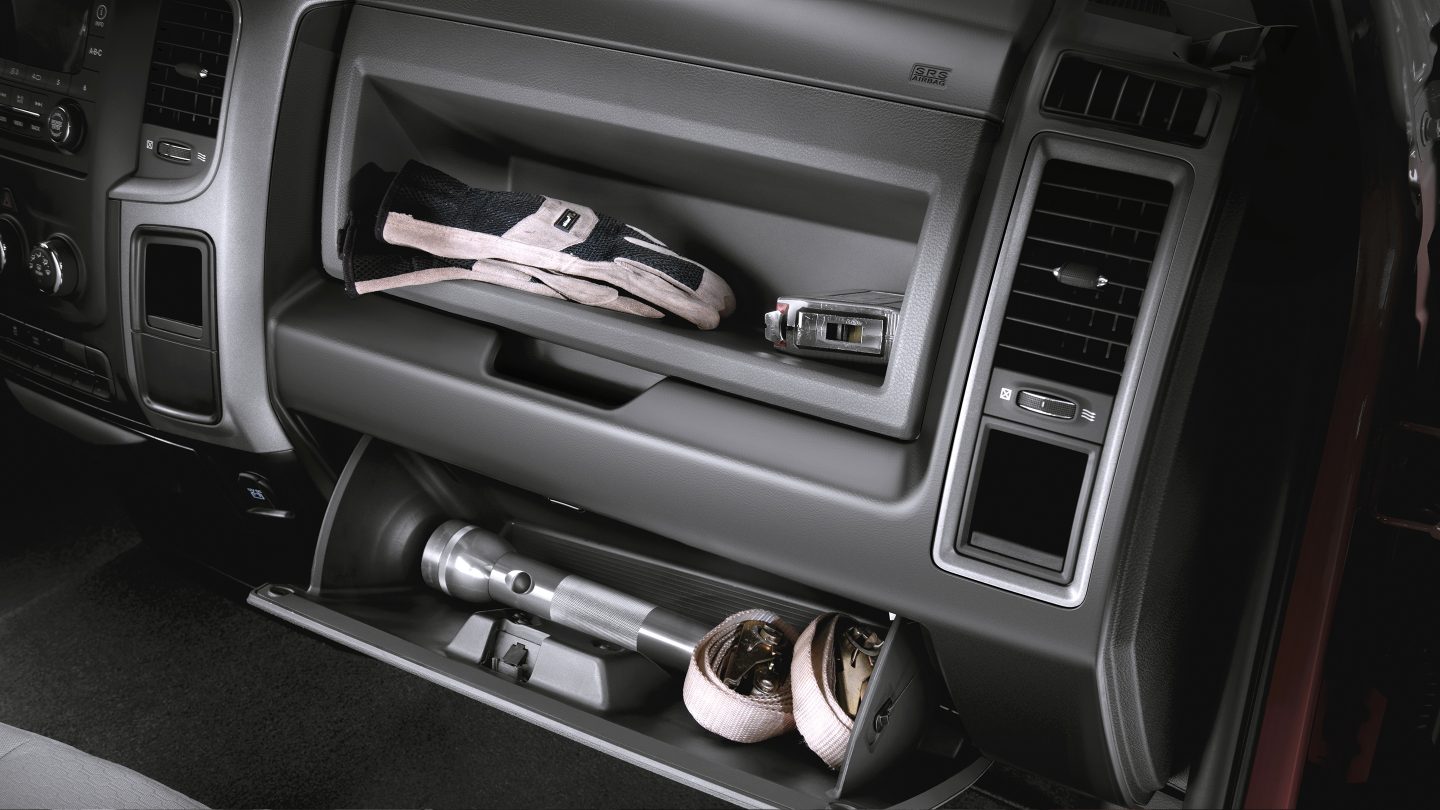2017_Ram_1500_InteriorDashboardStorage.jpg.image.1440.jpg