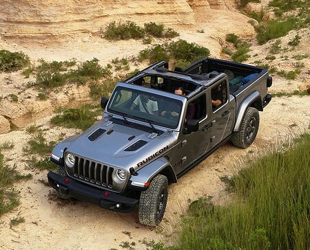 2020-jeep-gladiator-exterior-design-topview-sandy-road_70a10c529bc919b88a300e53b7ca2023-desktop.jpg