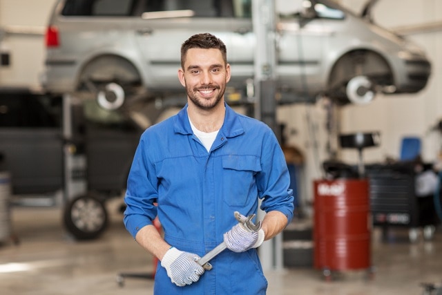 auto_service_mechanic_web_smaller.jpeg