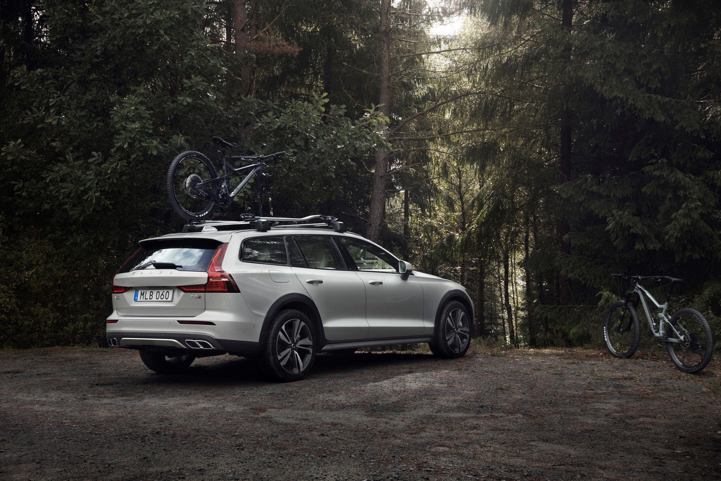 238221_New_Volvo_V60_Cross_Country_exterior.jpg The 2019 Volvo V60 Cross Country is coming to Culver City Volvo Cars