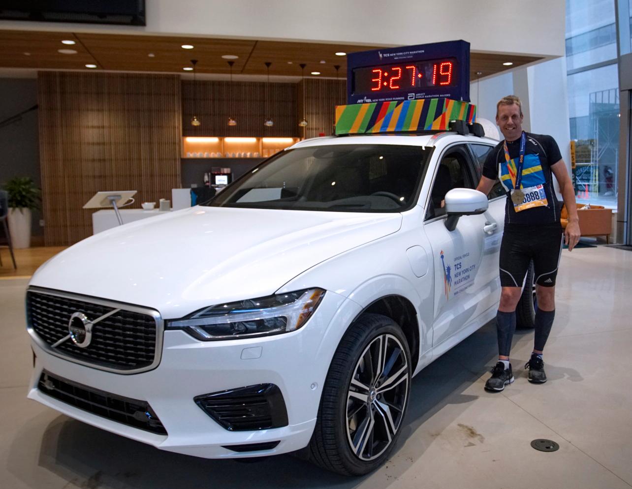 74350734_10157871723378324_9140119528955445248_o.jpg Get your picture with the LA Marathon Volvo Pace Car at Culve City Volvo