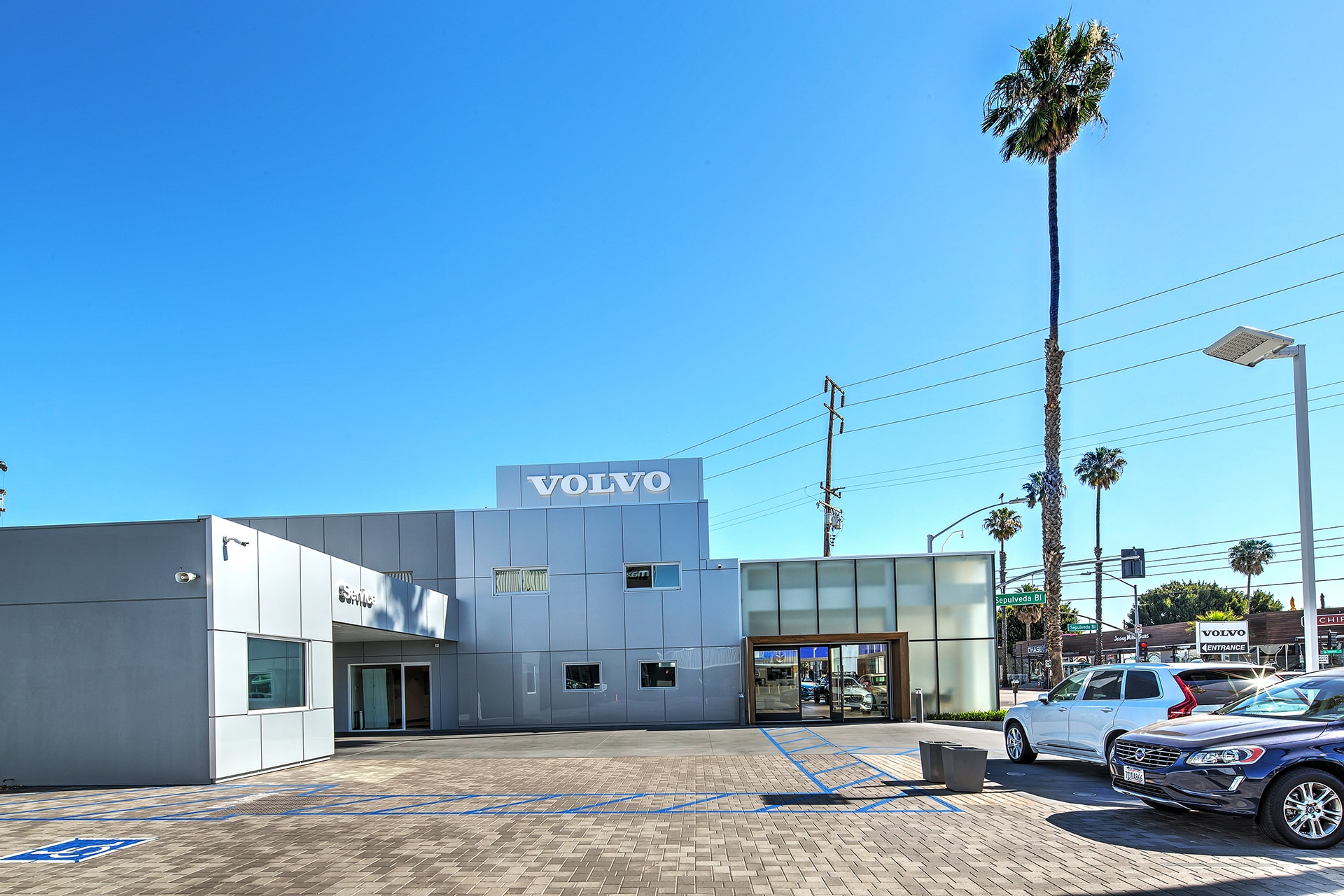 Culver City Volvo Cars Exterior 2.jpg There is valet parking available at Culver City Volvo Cars