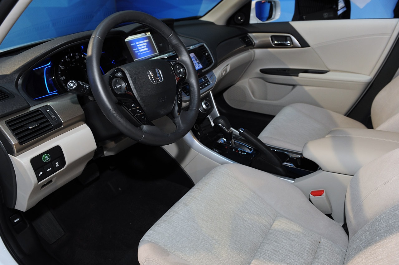 2014-honda-accord-phev-interior.jpg